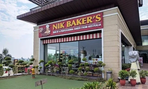 Nik Bakers